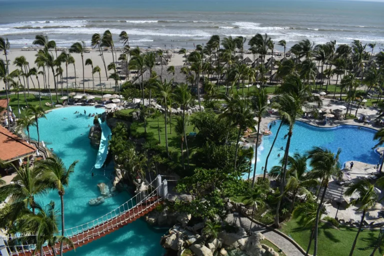Best Timeshare Presentation Deals: Free Stays, Cash Offers, and How to Avoid the Trap